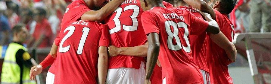 国际米兰轮换阵容仍显实力,轻松击败中下游球队稳居前三