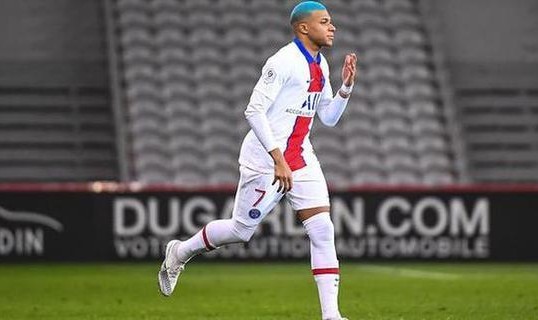 斯特拉斯堡门将神勇发挥,多次扑救保住平局