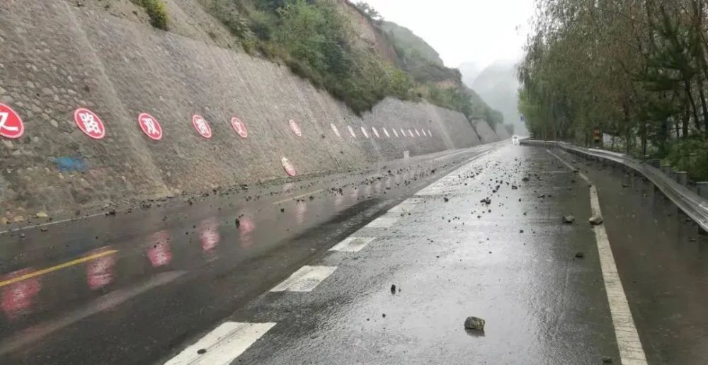 斯特拉斯堡主场雨战告捷,湿滑场地助力胜利  斯特拉斯堡主场雨战告捷,湿滑场地助力胜利