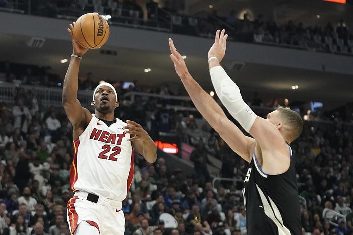 布朗森全面发挥尼克斯客场爆冷胜雄鹿  布朗森全面发挥尼克斯客场爆冷胜雄鹿