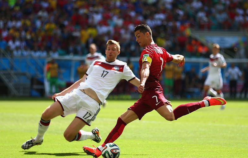 梅西替补登场建功,巴黎下半场发力轻取对手  梅西替补登场建功,巴黎下半场发力轻取对手