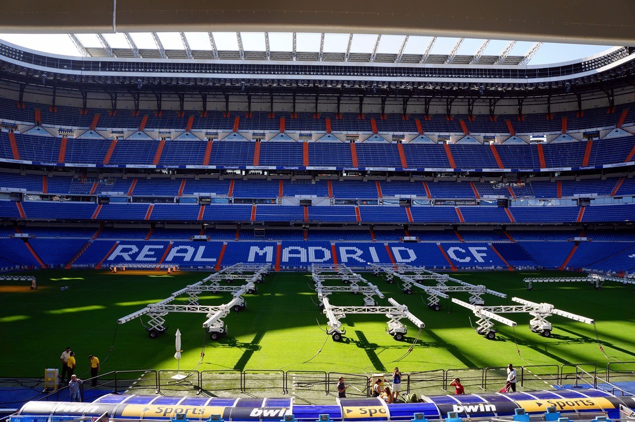  威尼斯水上球场特色鲜明，主场优势助力拿分  