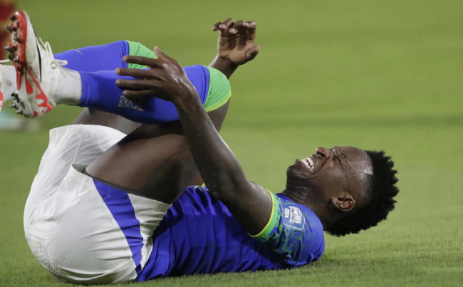  昂热更衣室矛盾曝光，主力前锋遭内部停赛  